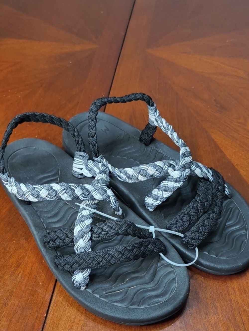 MEGNYA Braided Strap Women's Sandals - Black & Gray Size 7 AX